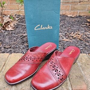 Clarks Womens Red Karina Mule Clogs, Size 9.5